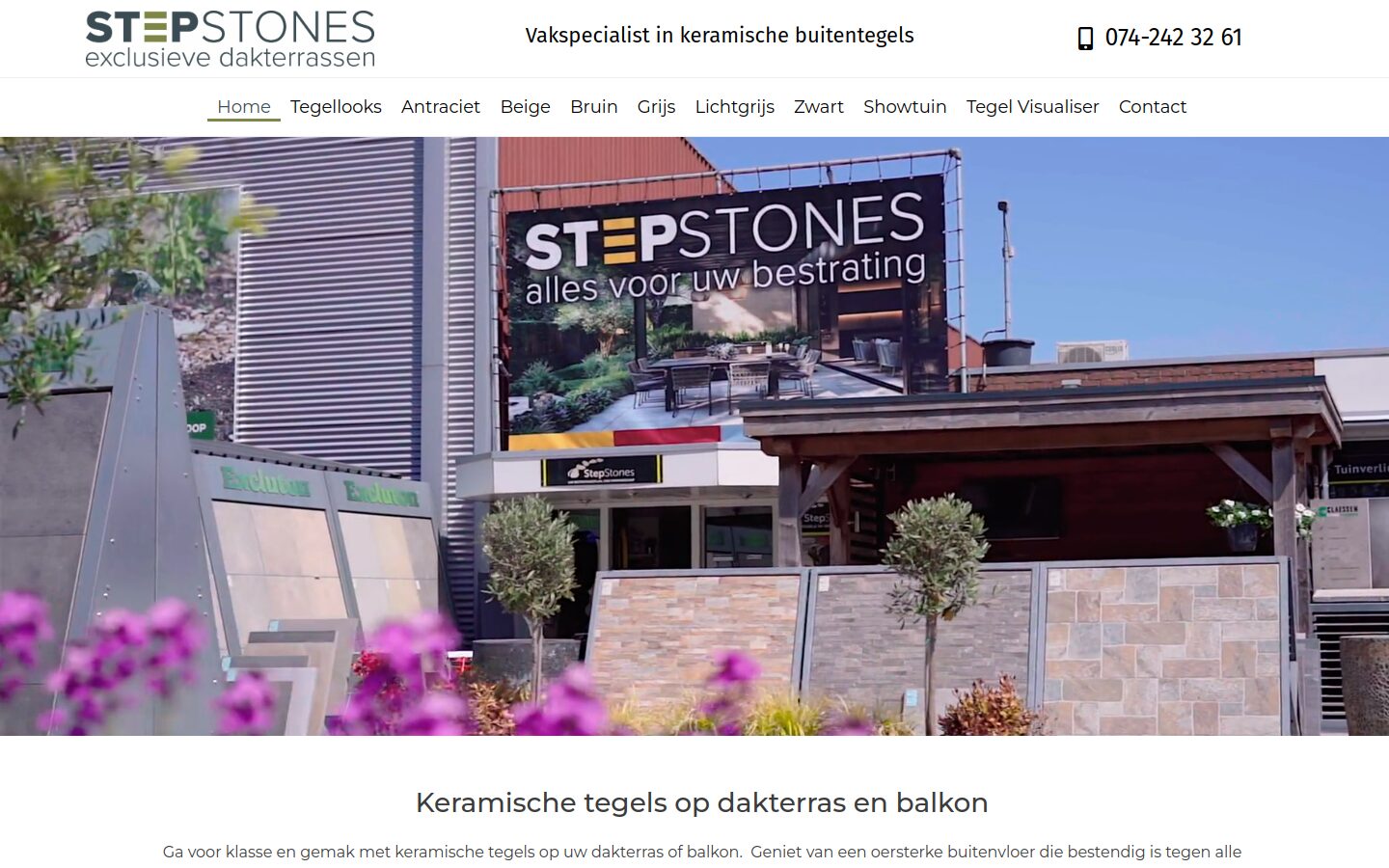 Website van Tegels op Dakterras op een laptop