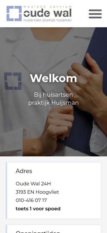 Website van Huisartsenpraktijk Huijsman op een telefoon