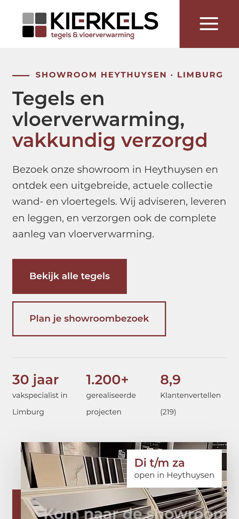 Website van Kierkels Tegels en Vloerverwarming op een telefoon