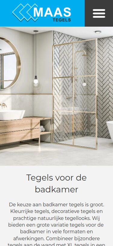 Website van Maas Tegels op een telefoon
