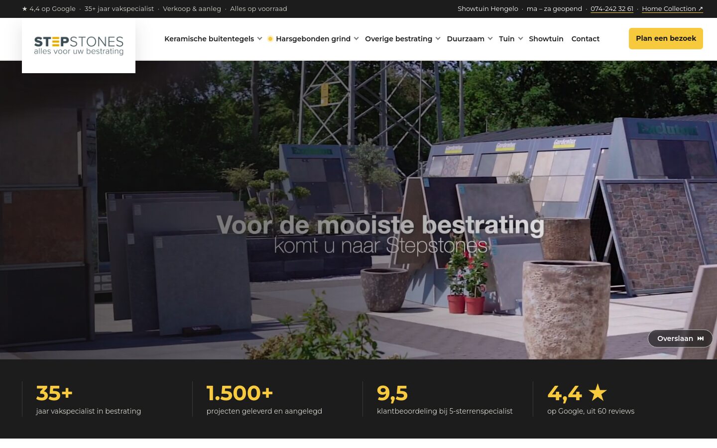 Website van Step Stones op een laptop